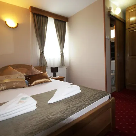 Hotel Pansion Stari Grad 3*