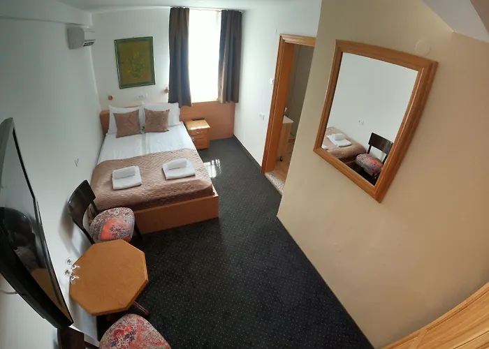 Hotel Pansion Stari Grad 3*