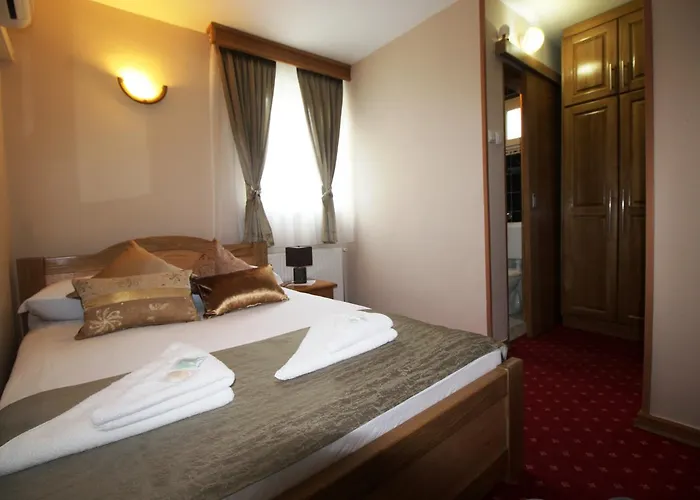 Hotel Pansion Stari Grad 3*